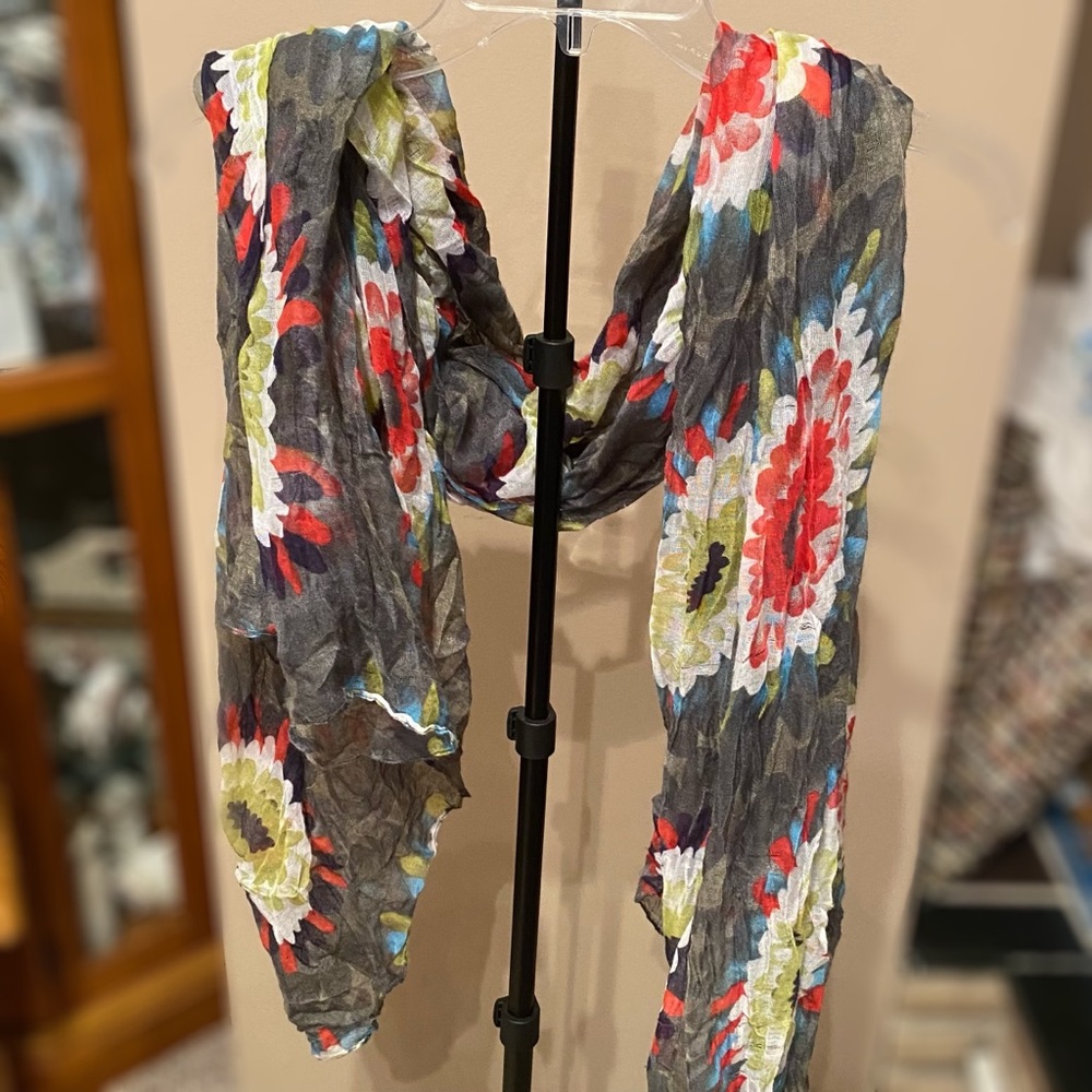 Gray w/ Floral Print Fashion Scarf